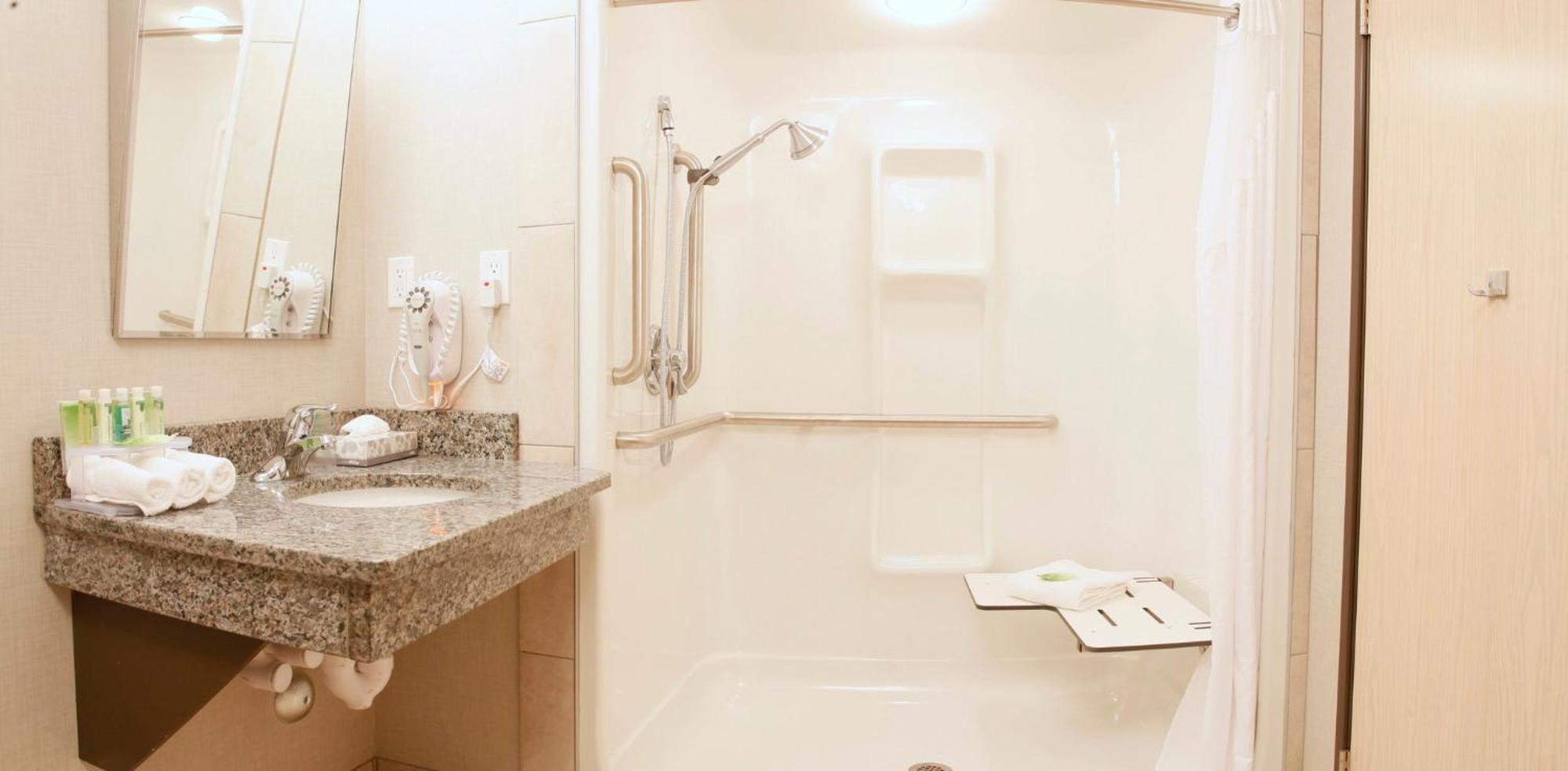 Fort St. John Holiday Inn Express Fort St John By Ihg מראה חיצוני תמונה