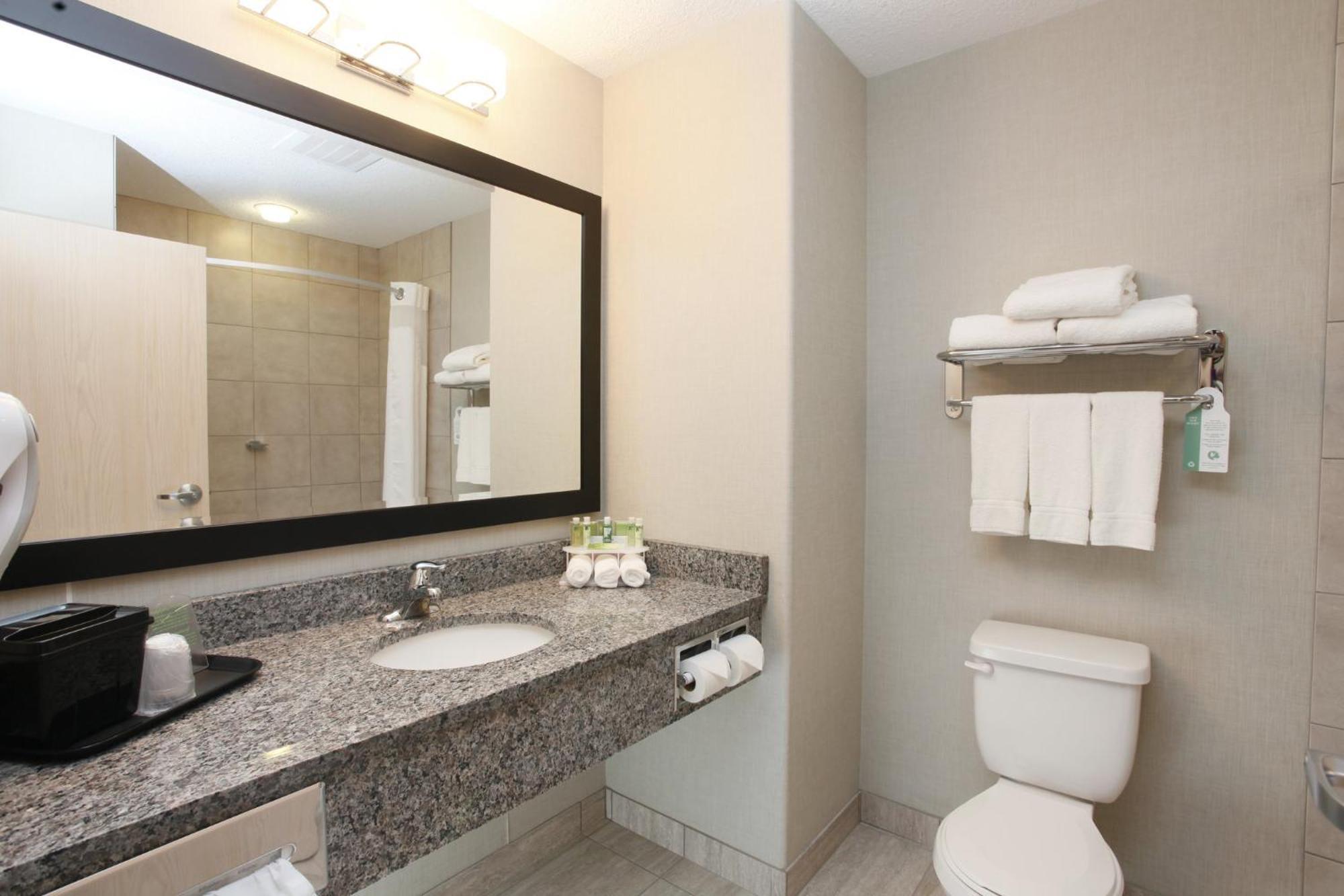 Fort St. John Holiday Inn Express Fort St John By Ihg מראה חיצוני תמונה