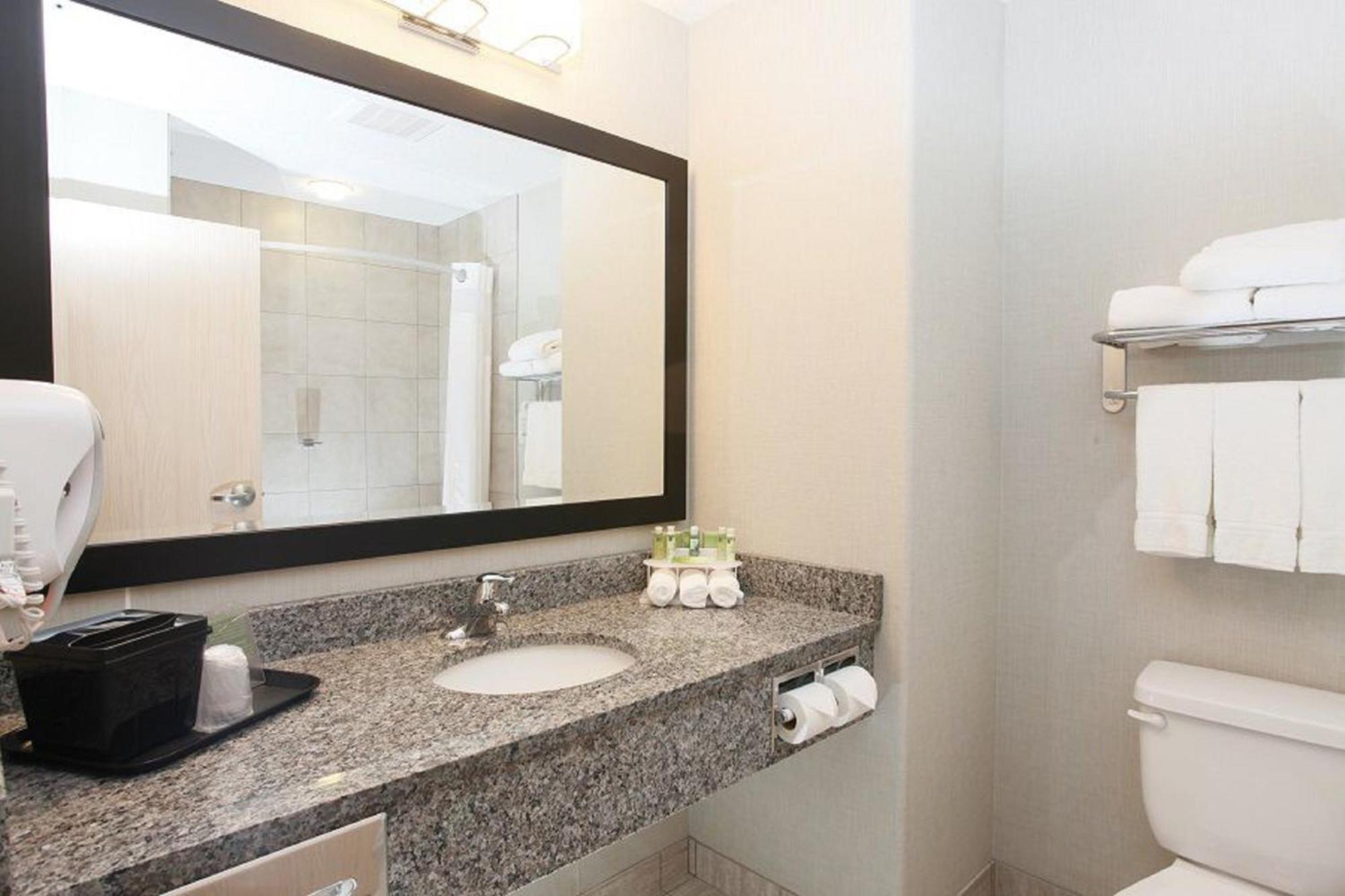 Fort St. John Holiday Inn Express Fort St John By Ihg מראה חיצוני תמונה