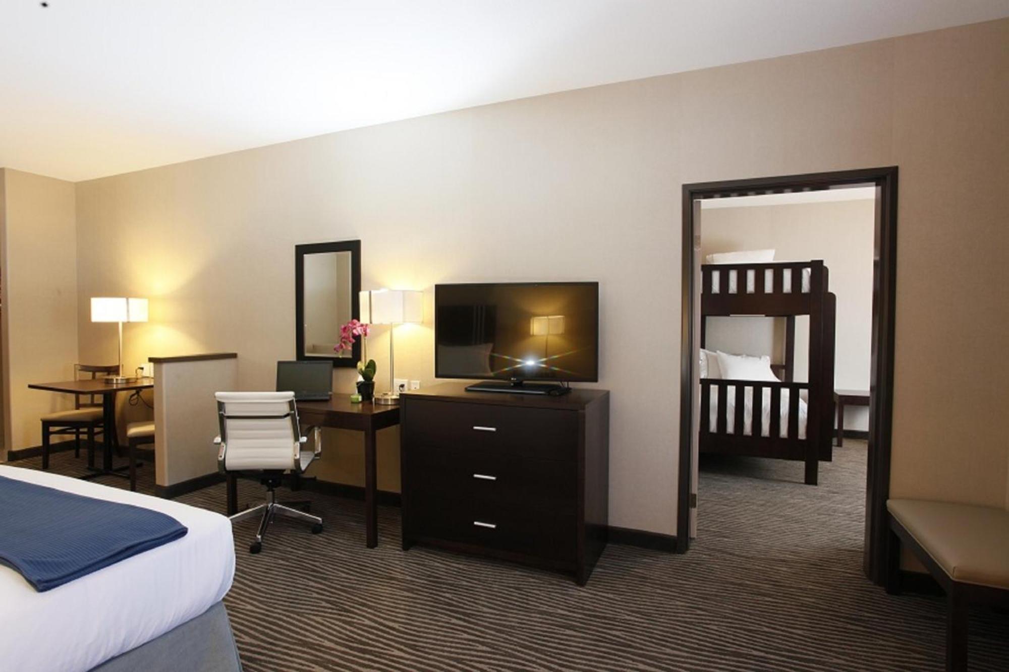 Fort St. John Holiday Inn Express Fort St John By Ihg מראה חיצוני תמונה