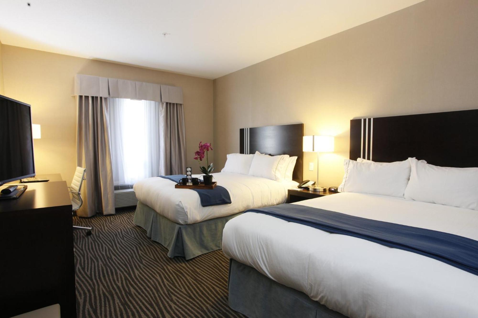 Fort St. John Holiday Inn Express Fort St John By Ihg מראה חיצוני תמונה