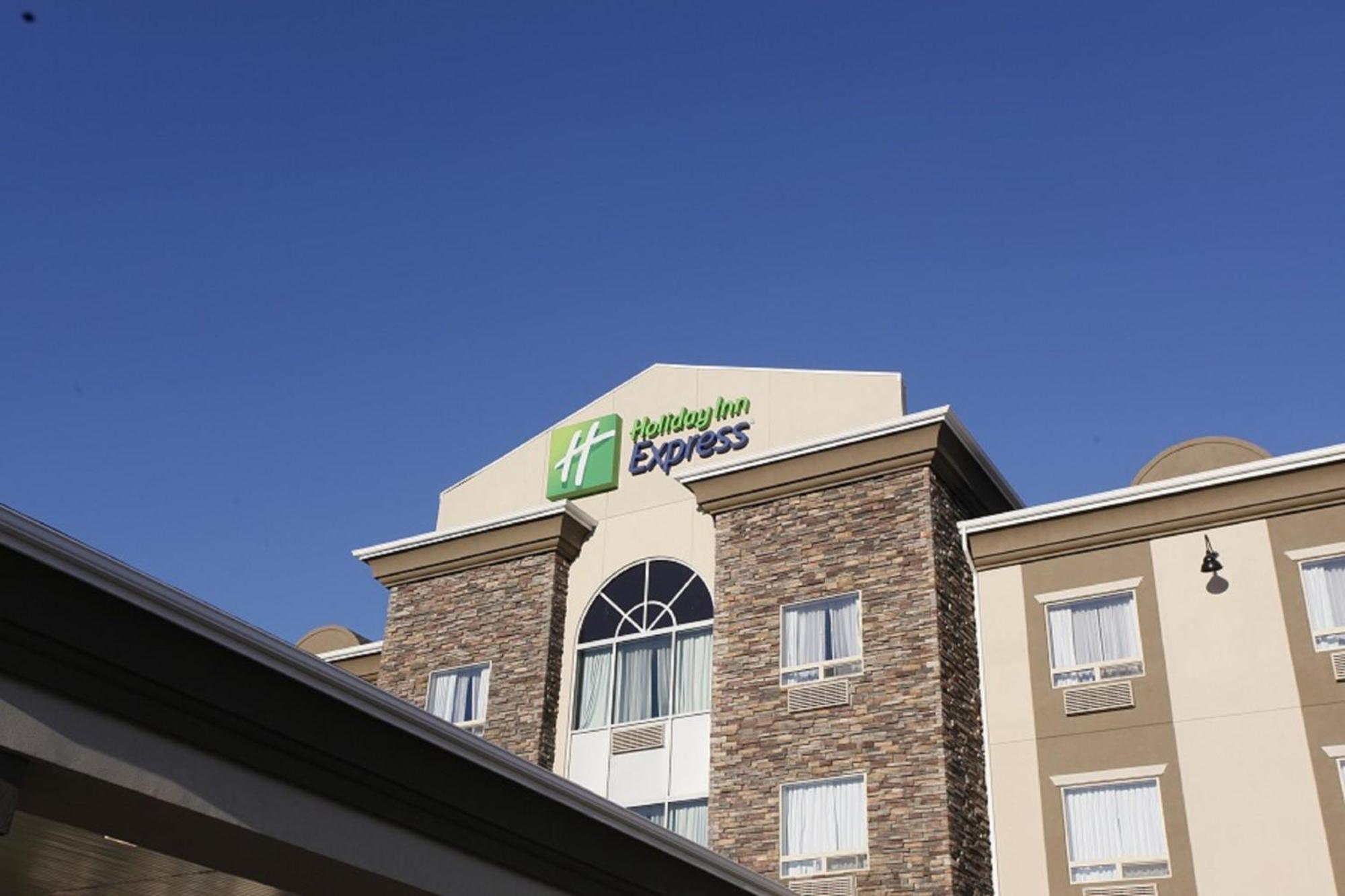Fort St. John Holiday Inn Express Fort St John By Ihg מראה חיצוני תמונה