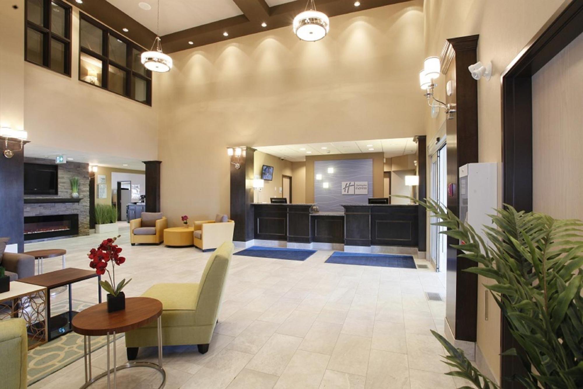 Fort St. John Holiday Inn Express Fort St John By Ihg מראה חיצוני תמונה