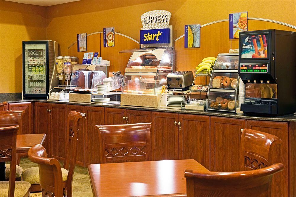 Fort St. John Holiday Inn Express Fort St John By Ihg מראה חיצוני תמונה