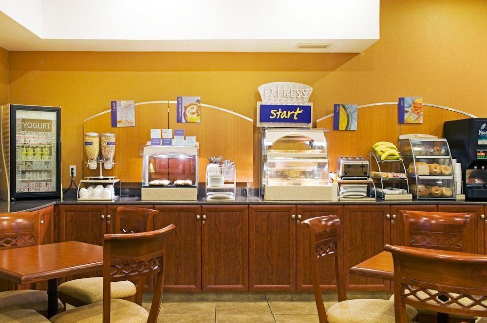 Fort St. John Holiday Inn Express Fort St John By Ihg מראה חיצוני תמונה
