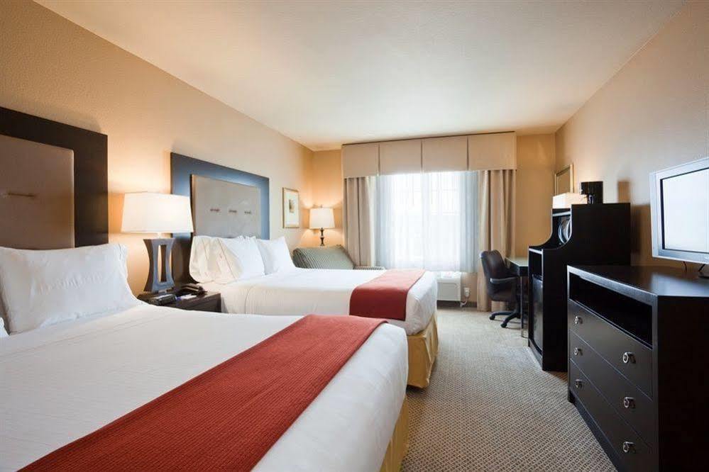 Fort St. John Holiday Inn Express Fort St John By Ihg מראה חיצוני תמונה