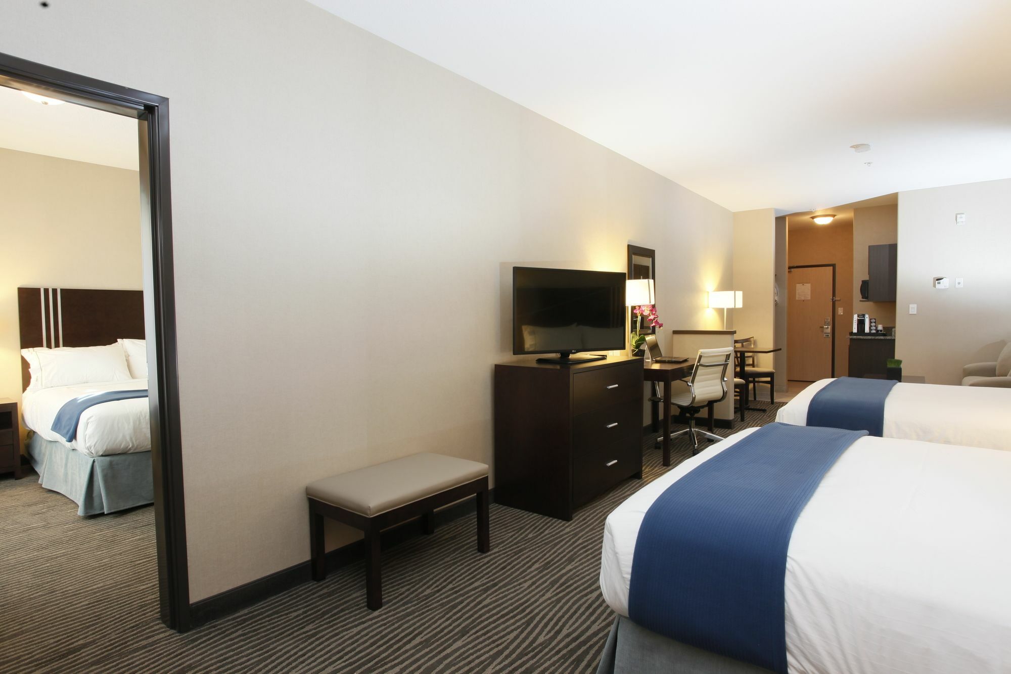 Fort St. John Holiday Inn Express Fort St John By Ihg מראה חיצוני תמונה